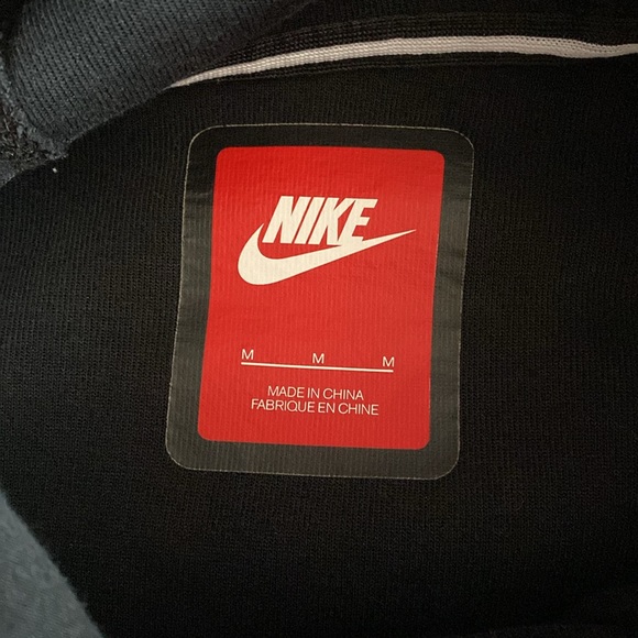 Nike Women's Tech fleece Butterfly hoodie - Picture 6 of 8